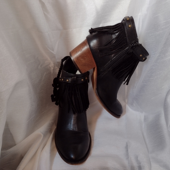 Buckle Croc Embossed chunky boots. - Picture 1 of 11